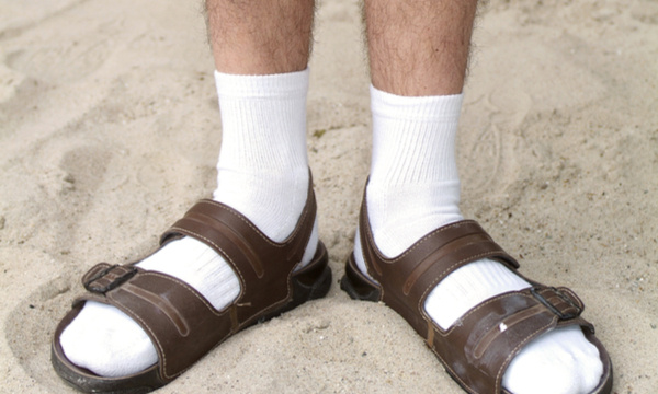 Fremdflirten, Geiz und weiße Socken: Was Urlauber auf die Palme bringt